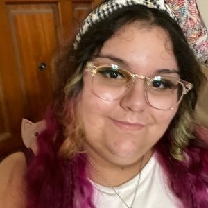 Meet your Posher, Cecelia